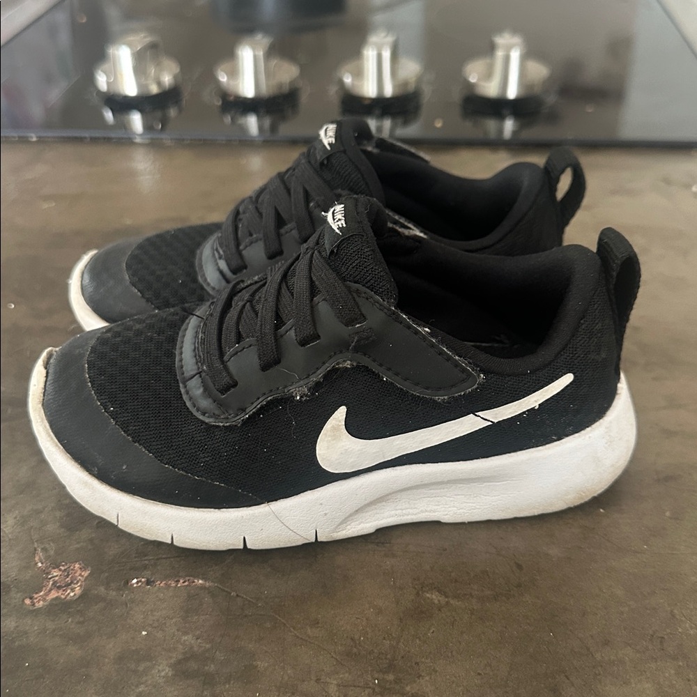 Toddler Nike Shoes 9.5